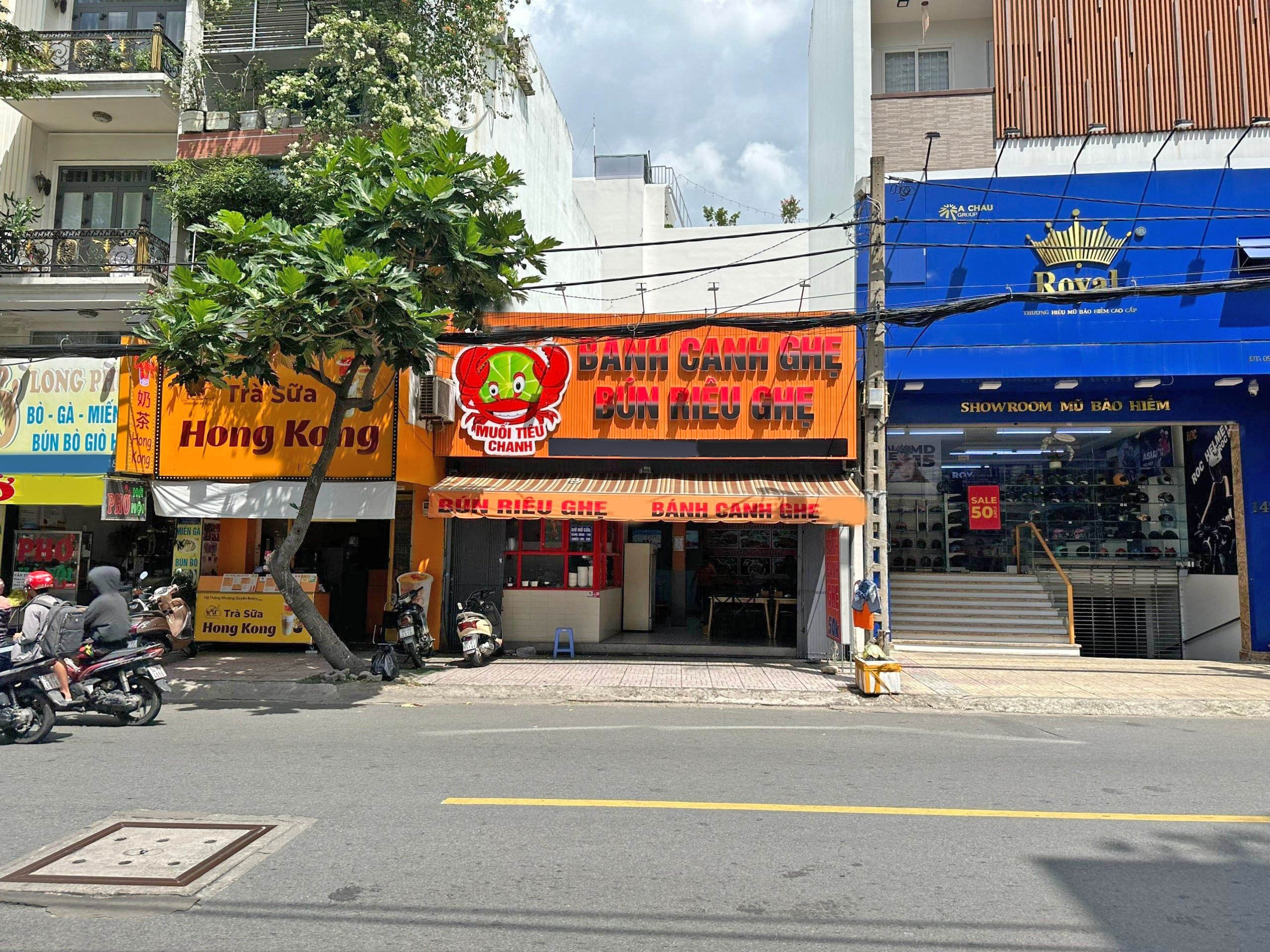 Cho thuê nguyên căn nhà mặt tiền Đồng Đen P11 quận Tân Bình.